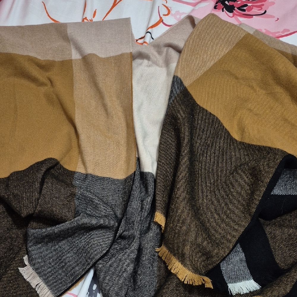 GAP Brown Patterned Shaw NWT One Size